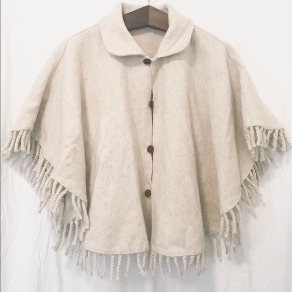 Vintage handcrafted wool poncho - Picture 3 of 10